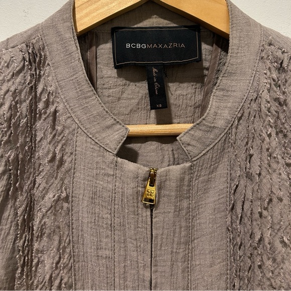 BCBG MaxAzria taupe cropped full-zip vest ~ size XS - Picture 3 of 5